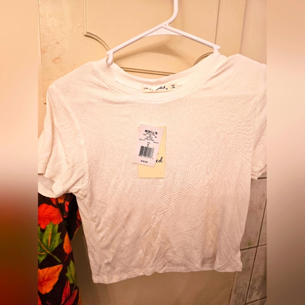 NWT Live To Be Spoiled White Cropped Ribbed Tee 🤍🌷